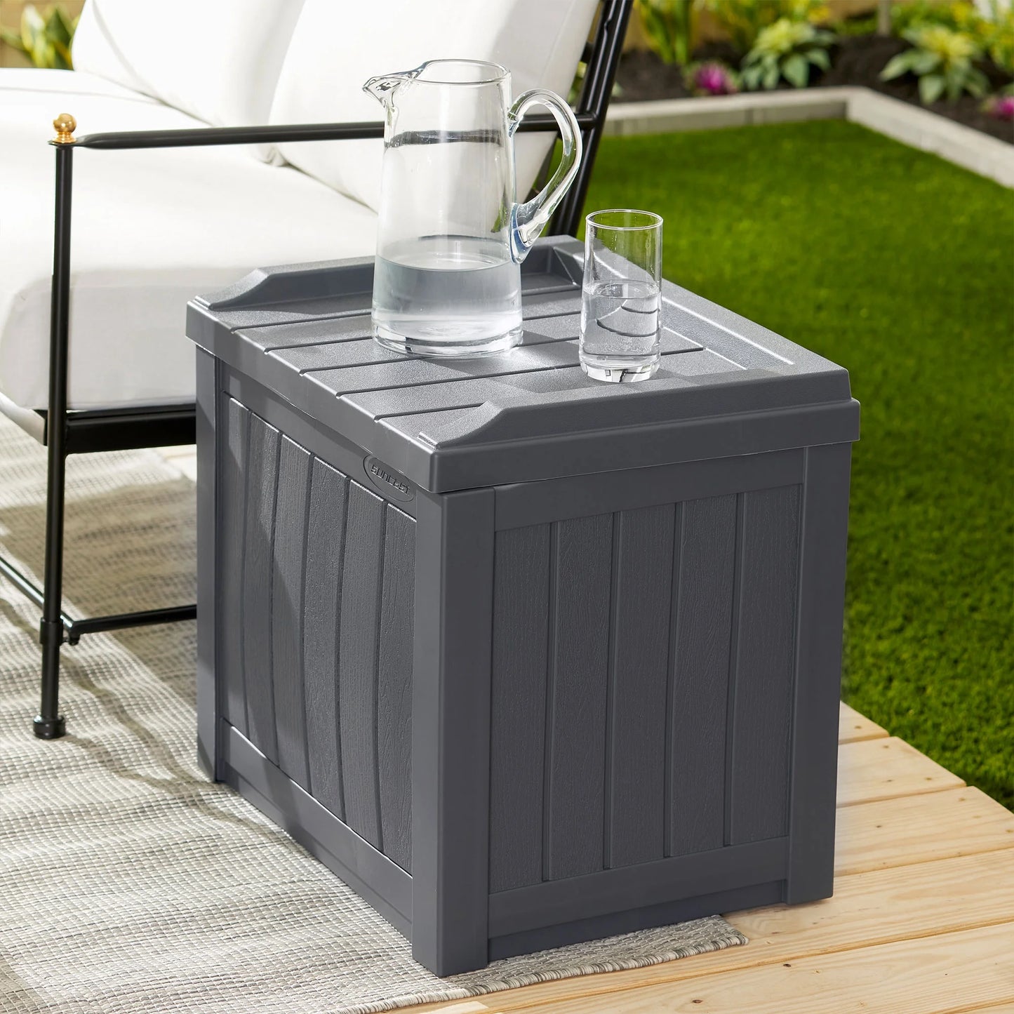 22 Gal Outdoor Patio Small Deck Box with Storage Seat, Cyberspace