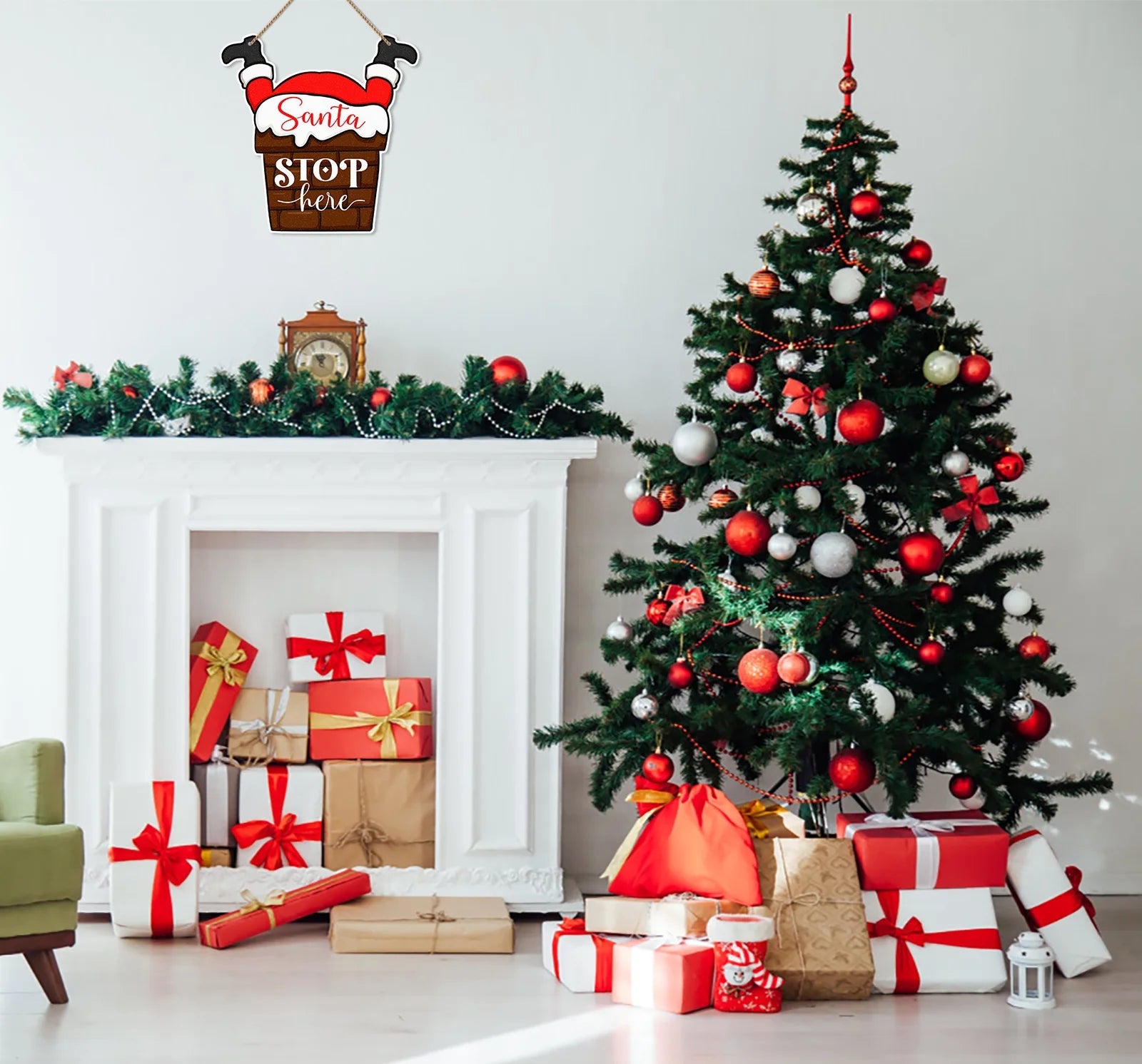 Funny Santa Stop Here Sign for Christmas Door Decorations, 11.2"X11.2" Farmhouse Christmas Decor Sign Wreath for Christmas Holiday Decorations