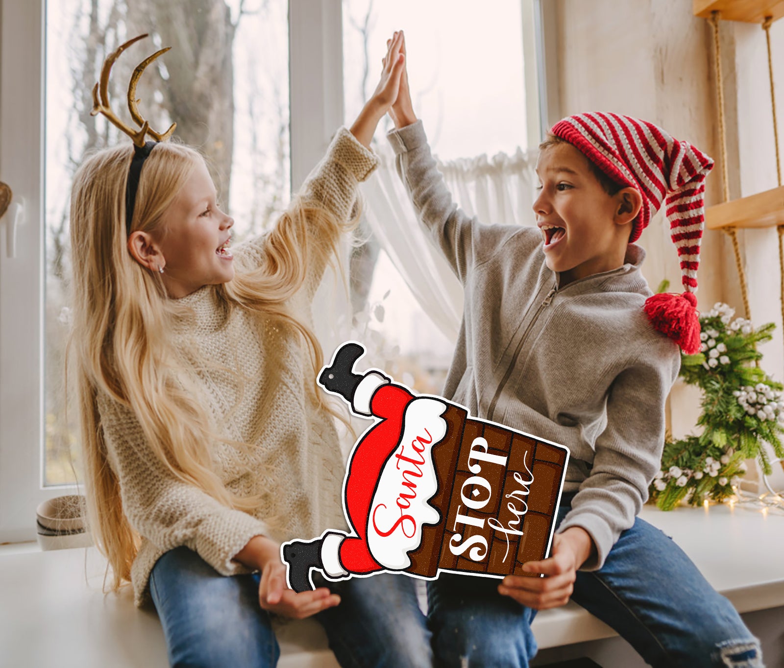 Funny Santa Stop Here Sign for Christmas Door Decorations, 11.2"X11.2" Farmhouse Christmas Decor Sign Wreath for Christmas Holiday Decorations